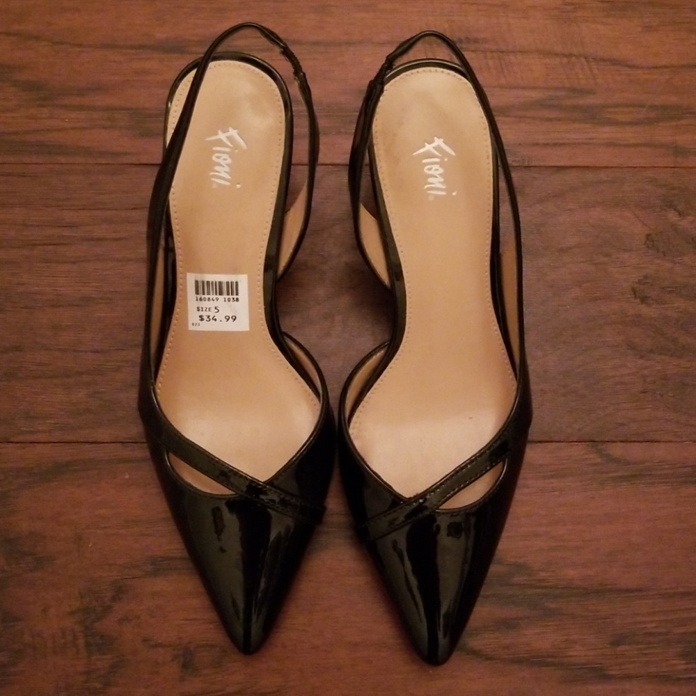 Size 5 Women's Black Pointed Toe Heels